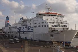 Fördelarna med att ta färja till polen är att man kan ta med sig sin bil och resa runt i polen med den. Farja Polen Sverige Gratis Foto Pa Pixabay