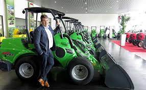 Founder of former bel20 pharmaceutical company omega pharma, he has spread his business interests across several sectors including art, through his company kamacoucka, and sports. Volgen Bouwbedrijven In De Voetsporen Van Marc Coucke En Roland Duchatelet Bouwenwonen Net