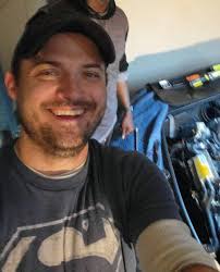 This is some new technology from Roadtek that i've never seen before! A  battery powered car jack! They have 3 different models and they are  actually affordable. I was assuming they would