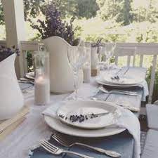 Choose a coordinating set of placemats and napkins to create a gorgeous table setting effortlessly. 16 Farmhouse Table Settings Ideas Table Settings Creative Centerpieces Farmhouse Table