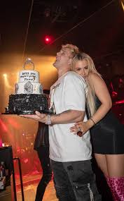 Justine recalled that when she moved his hands away from her body, jake asked, if nothing's going to happen. Jake Paul Und Tana Mongeau Sind Verlobt Aber Keiner Glaubt