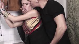 Watch these Indian Aunty and Pakistani Wife share their Sarees in a steamy  Mallu XXX action