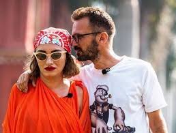 Adi despot :de aceea am facut niste versuri care sunt de umplutura. Adrian Telespan Confesiuni FÄƒrÄƒ Perdea La Asia Express Sunt Homosexual