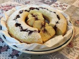 Dopodiché possiamo aggiungere al nostro ciambellone ricotta e marmellata, la farina, la vanillina ed il lievito per dolci. Ricetta Ciambella Con Semola E Confettura Di Ciliegie Dolcidee