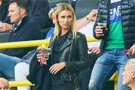 Marco reus is a famous german midfielder performing currently for borussia dortmund, as well as fighting for the national team of germany. Geburt Der Tochter Steht Bevor Bvb Gewinnt Ohne Reus Gegen Wolfsburg