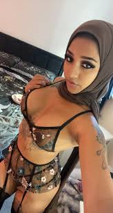 Do you like my new lingerie? 🥰 : rHijabiXXX