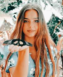 Image about tiktok in addison rae by storage account kay ❤️. Addison Rae Cute Poses For Pictures Pretty Girls Selfies Girl Celebrities