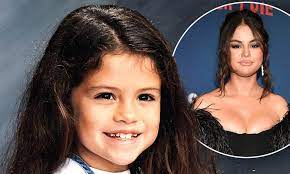 Selena gomez is debuting a brand new look!. Selena Gomez Looks Sweet In Baby Faced Photo As She Gives Her Fans A Glimpse Of Elementary School Daily Mail Online