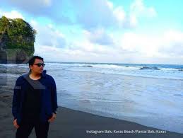 Ombaknya terbilang tinggi dan besar. Pantai Batu Karas Pengunjung Bisa Berselancar Hingga Berkemah