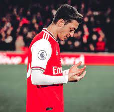 Mesut özil watched jack wilshere's pass as it drifted over his shoulder, and then plucked it down from the sky, a coin landing on a cushion. Mesut Ozil On Twitter Allah Is The Reason Why Even In Pain I Smile In Confusion I Understand In Betrayal I Trust And In Fear I Continue To Fight M1o Https T Co 0leg0xczsa