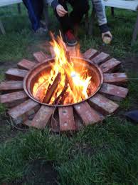 Diy Fire Pit Dig A Hole Burry A Tire Rim Decorate With Bricks So Easy And Basically Free Backyard Fire Fire Pit Fire Pit Backyard