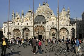Die basilica di san marco ist nicht nur von außen beeindruckend, sondern besonders von innen. Markusdom Smarttravelers