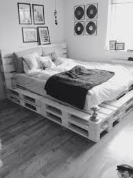 Instagram Kiraliva Home Made Pallet Bed Decoracion De La Habitacion Ideas De Cama Decoraciones De Dormitorio