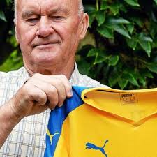 OTZ-Leser Siegfried Dobermann gewinnt signiertes FCC-Trikot