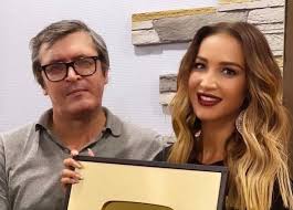 Он является предпринимателем, и занимается. Olga Buzova Vzyala Otca Na Rabotu