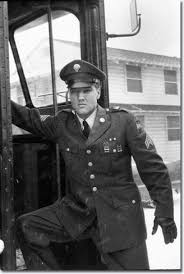 March 3 1960 Sergeant Elvis Presley Arriving At Fort Dix New Jersey Elvis Presley Army Elvis Presley Elvis Presley Photos