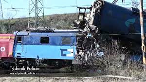 Nach einem schweren zugunglück im südwesten tschechiens laufen die rettungsarbeiten. Todlicher Frontalzusammenstoss Zweier Guterzuge In Tschechien