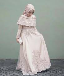 Baju kondangan ini sangat tepat untuk dikenakan oleh para muslimah. Super Elegan 14 Style Hijab Kondangan Ini Bikin Kamu Tampil Beda
