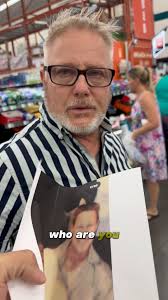 Passenger breaks down after his mother's ashes spill from his bag 💔