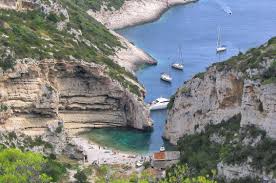 Otras famosas playas de croacia en istria es la playa de cvrerni otoc, situada cerca de rovinj, esta playa es algunas de las playas más espectaculares de croacia son sv marak, redagara, vela. Las 15 Mejores Playas De Croacia Los Traveleros