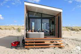 Dennoch ist die nächste einkaufsmöglichkeit nicht weit entfernt, sodass sie sich ohne viel aufwand selbst versorgen können. Vip Strandhaus Mit Whirlpool Das Aussergewohnlichste Luxus Strandhaus Der Nl