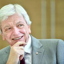 Zum traditionellen fastnachtsreffen empfängt ministerpräsident volker bouffier heute zahlreiche prinzenpaare aus ganz hessen und ihren närrischen hofstaat. Corona Ministerprasident Bouffier Ist Dagegen Alle Veranstaltungen Abzusagen Fulda