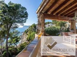 This is a wooden pergola, combined with a gaviota awning (type pergola). Costa De La Calma Verkauf Verkauf 370m Villa Mit 8 Zimmern Sauna Pool Meerzugang 3200000 Eur Costa De La Calm Immobilien Mallorca Villa Immobilien