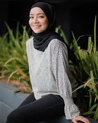 Baju kurung is a traditional malay costume which loosely translated as enclosed dress. 180 Mira Ideas Mira Beautiful Hijab Girl Hijab