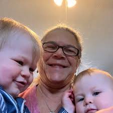 Hi thank you for accepting my request to Join.. Has anyone else had to deal  with every detail, from passing to funeral, themselves even though I have a  biggish family? (3 brothers