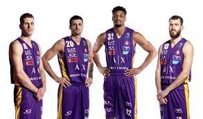 Giocatore per giocatore, un'opera omnia. L Olimpia Milano Omaggia Bryant Vestira Il Giallo Viola Dei Lakers Globalist