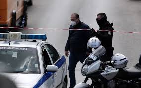 Έξω από το σπίτι του στον άλιμο στην οδό αννίνου είχε στηθεί η φονική ενέδρα στον δημοσιογράφο του αστυνομικού ρεπορτάζ, γιώργο καραϊβάζ. Vltqfaq53zoism