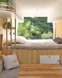 Voyages Vie En Van On Instagram Portes Ouvertes Sur La Nature Quand On Reflechissait A L Amenagement D Van Conversion Interior Van Dwelling Van Living