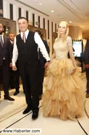 Vedat peker ve atilla peker adlarında iki erkek kardeşi vardır. Sedat Peker In Esi Ozge Nin Bilinmeyenleri Foto Galerisi