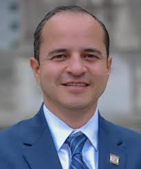 Juan Espinal's Instagram, Twitter & Facebook