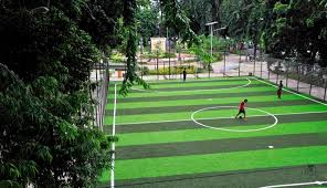 Minimum 15 m, maksimum 25 m. 4 Taman Kota Surabaya Yang Memiliki Lapangan Futsal