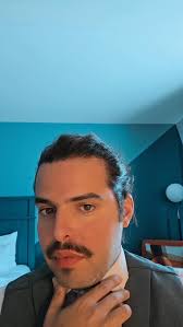 Que abre super man quado se levanta?