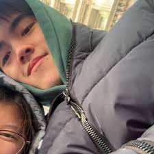 hey everyone MY name is ethan wang and i'm from nyc! i'll be studying at  the engineerinG school. my Favorite Brand of watEr is polAnd spring, i love  to eaT poke, and