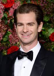 Andrew russell garfield was born in los angeles, california, to a british mother, andrea, and father, richard garfield. Andrew Garfield Steckbrief Bilder Und News Web De