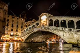 Romantic venice italy at night. Der Grosse Kanal Rialto Brucke In Romantischem Venedig In Italien Bis Zum Nacht Lizenzfreie Fotos Bilder Und Stock Fotografie Image 62423745