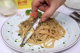 This recipe was born in venice to respond to the many fasting occasions as part of the jewish religion. Bigoli In Salsa Contadino Regionaler Genuss Aus Europa