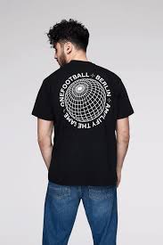 This is a player who has earned copious amounts of praise during his career, but two comments stick out when assessing just what ronaldo is. Onefootball Black Tee