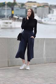 Black And White Square Pants Outfit Ideas Lizzy Hadfield Stylish Ways To Wear Your Knitwear How To Wear Culottes Square Pants Outfit Casual Pants Outfit Casual