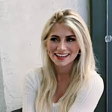 Ariel Remley's Instagram, Twitter & Facebook