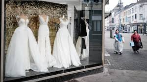 Es sind brancheneinträge zu brautkleid in duisburg gefragt? Duisburger Linke Wollen Brautmodenmeile In Marxloh Helfen Waz De