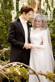 Jennette mccurdy addresses ariana grande feud rumors. From Princess Di To Game Of Thrones See Parks And Recreation S Leslie Knope In Famous Wedding Dresses