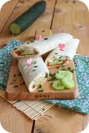Wraps Saumon Fume Concombre Fromage Frais 1 Angelique Friche Angelique Concombre Frais Friche Fromage Fume Saumon Food Food And Drink Salty Foods
