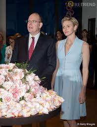 Princess diana (left) and charlene, princess of monaco (right) charlene wittstock, married prince albert of monaco last week in a beautiful ceremony. Charlene De Monaco Enceinte Une Premiere Apparition Rayonnante Puretrend