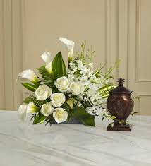 Send your most heartfelt sympathies with a beautiful flower arrangement specifically designed to recognize the loss of someone special. Market Street Flowers Sympathy Ftd Florist Flower And Gift Delivery
