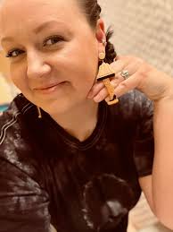 Heading to a Christmas party and these Holiday AOS earrings are everything!  🎄❤️