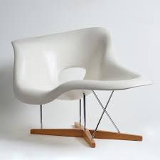 Nos objets ont plein d'avenirs. Charles And Ray Eames La Chaise Vitra 2012 Bukowskis